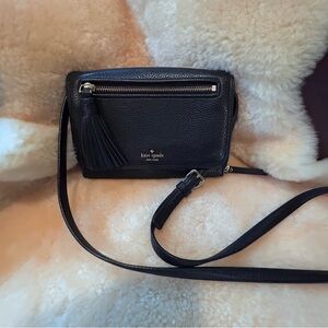 Kate Spade New York Chester Street Avie Leather Crossbody in Black